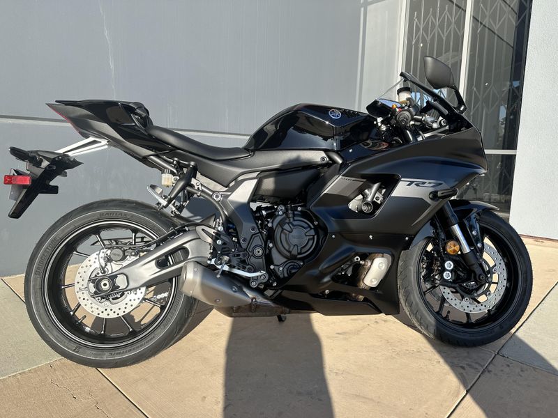 2025 Yamaha YZF-R7 Image 3