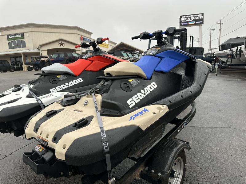 2025 SEADOO SPARK TRIXX FOR 1 WITH SOUND SYSTEM SAND AND DAZZLING BLUE Image 8