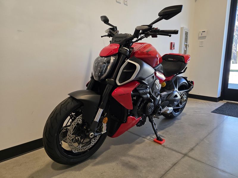 2025 Ducati Diavel V4