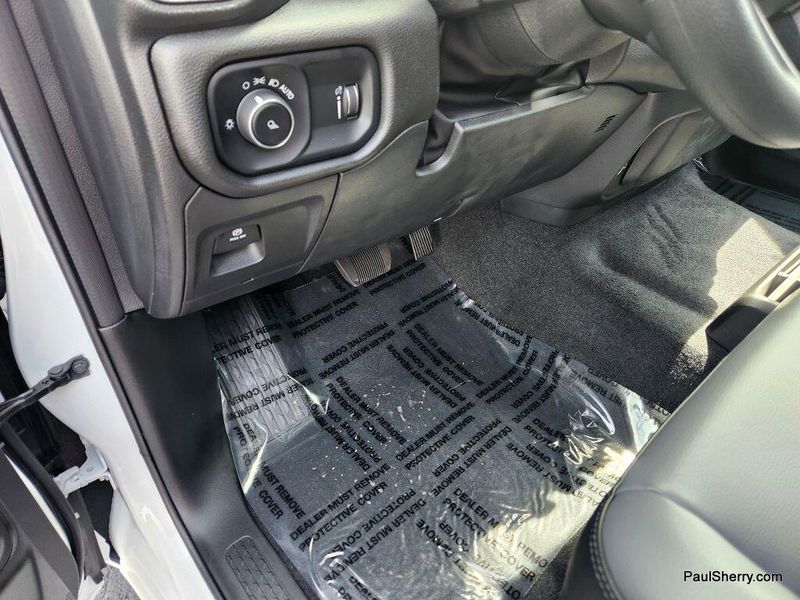 New 2026 RAM 1500 Tradesman Crew Cab 4x4 5'7' Box