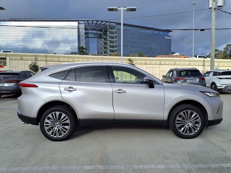 Used 2022 Toyota Venza XLEImage 5