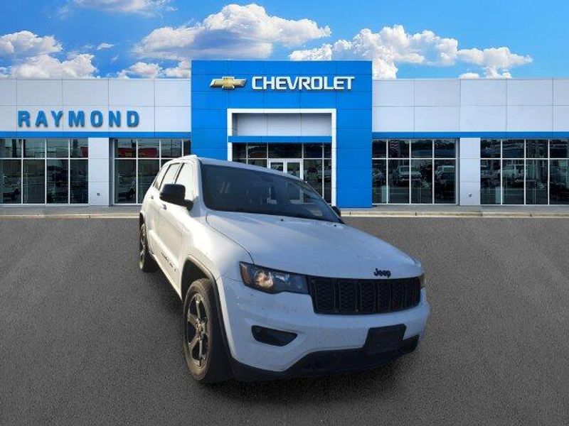 Used 2020 Jeep Grand Cherokee LaredoImage 9