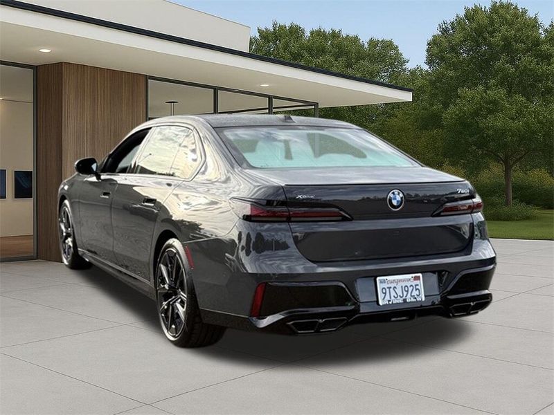Used 2025 BMW 7 Series 760i xDriveImage 12