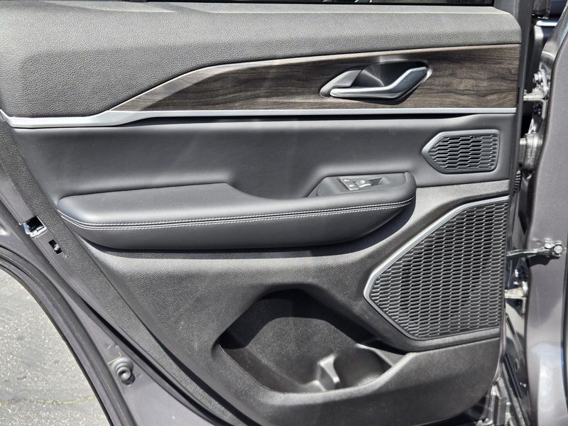 New 2026 Jeep Grand Cherokee Limited 4x2