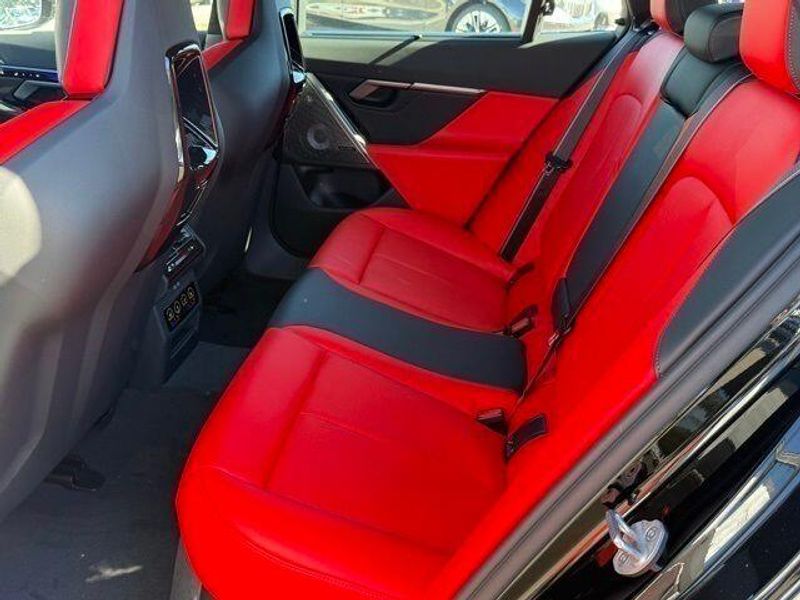 New 2026 BMW M5 BaseImage 27