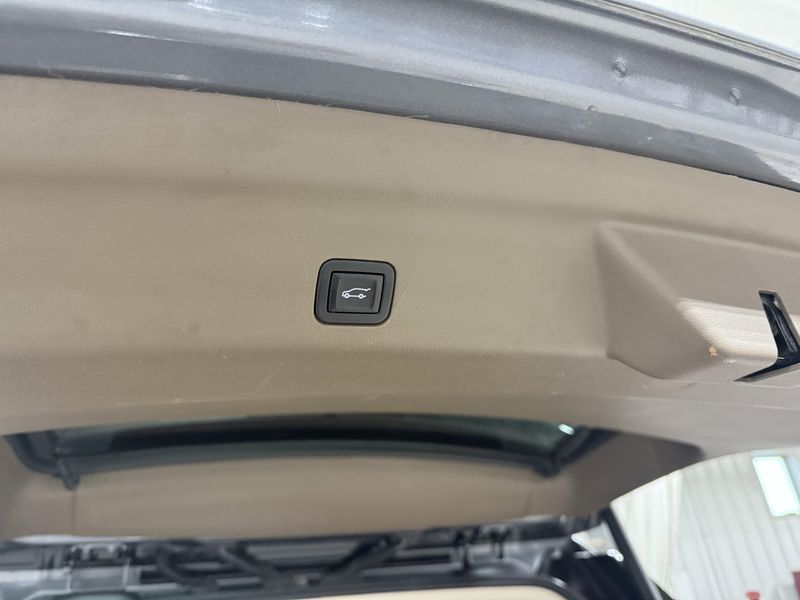 Used 2022 GMC Yukon DenaliImage 9