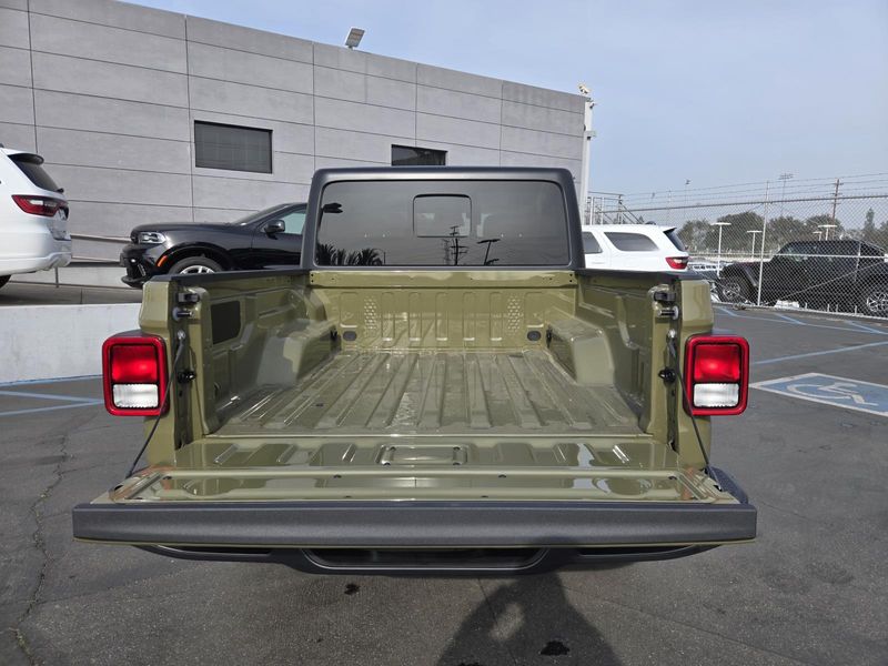 New 2026 Jeep Gladiator Sport S 4x4