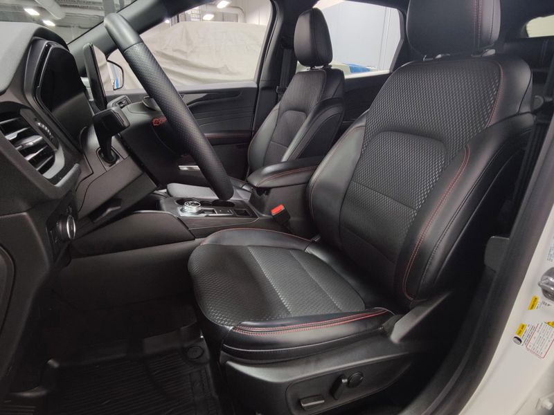 Used 2024 Ford Escape ST-Line Select AWD w/Tech #2 PkgImage 14
