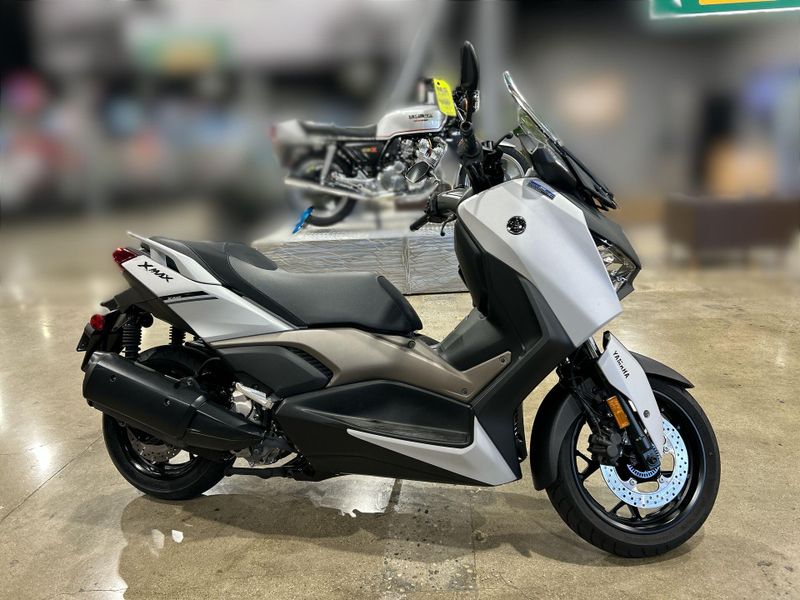 Used 2023 Yamaha Xmax Image 12