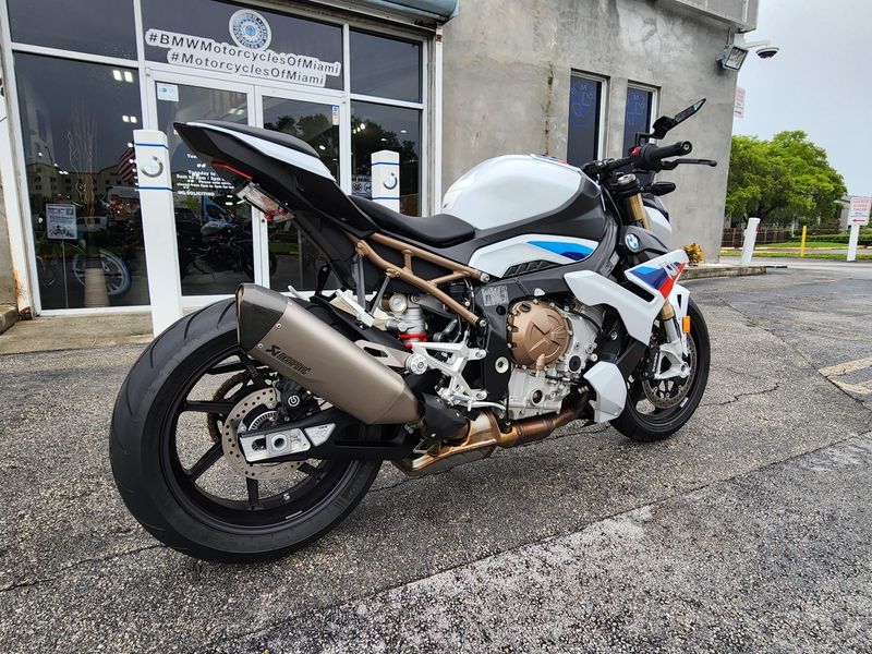 2022 BMW S 1000 R Image 12