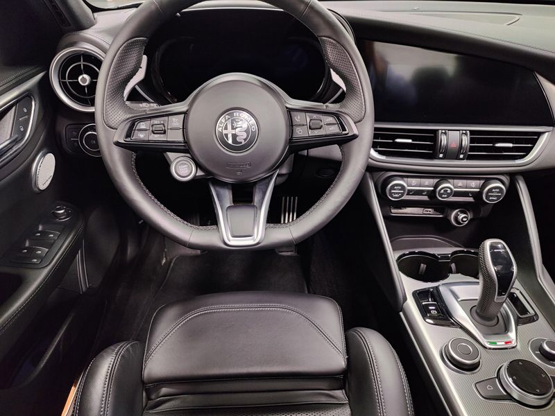 Used 2025 Alfa Romeo Giulia Veloce Premium AWD w/SunroofImage 19