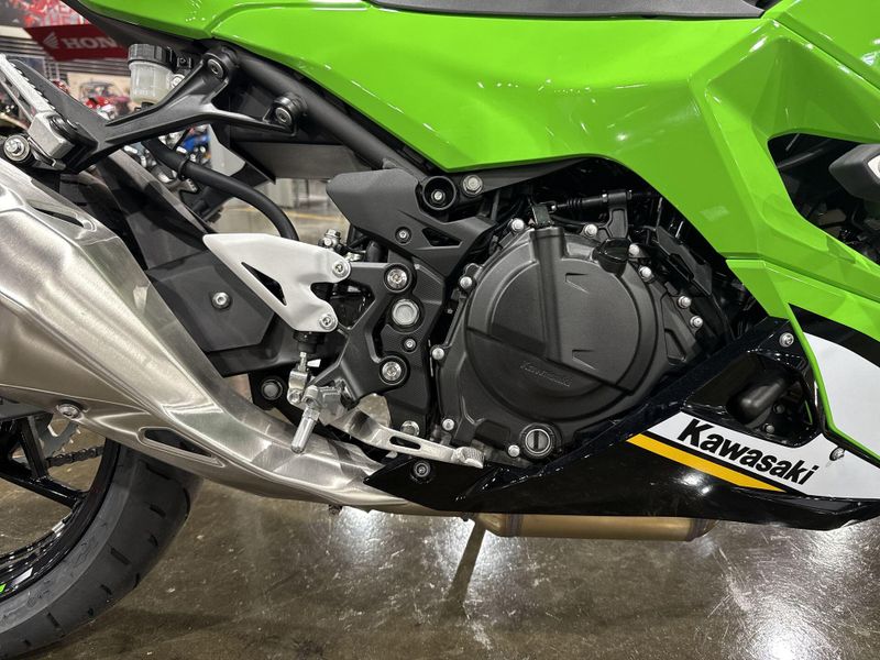 2025 Kawasaki NINJA 500 KRT EDITION SE ABS  in a LIME GREEN/EBONY/PEARL BLIZZARD WHITE exterior color. Del Amo Motorsports of Redondo Beach (424) 390-7811 delamomotorsports.com 