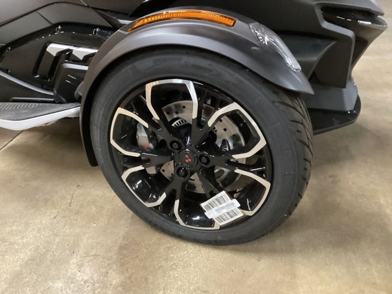 2024 Can-Am SPYDER RT LIMITED CARBON BLACK WITH PLATINUMImage 8