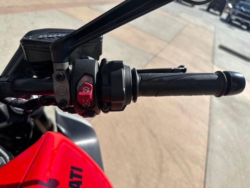 New 2025 Ducati DIAVEL V4 Image 8