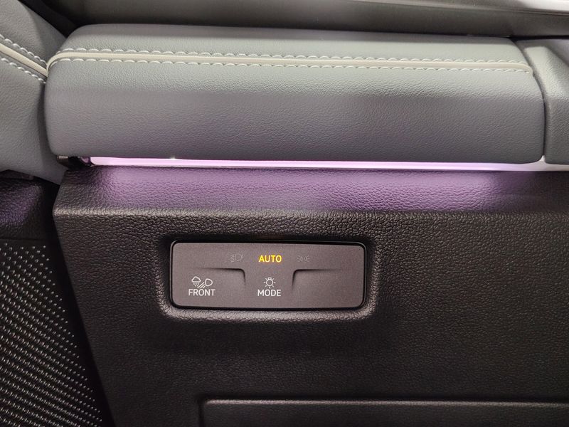 Used 2025 Volkswagen Tiguan SEL R-Line AWD w/Sunroof/NavImage 37