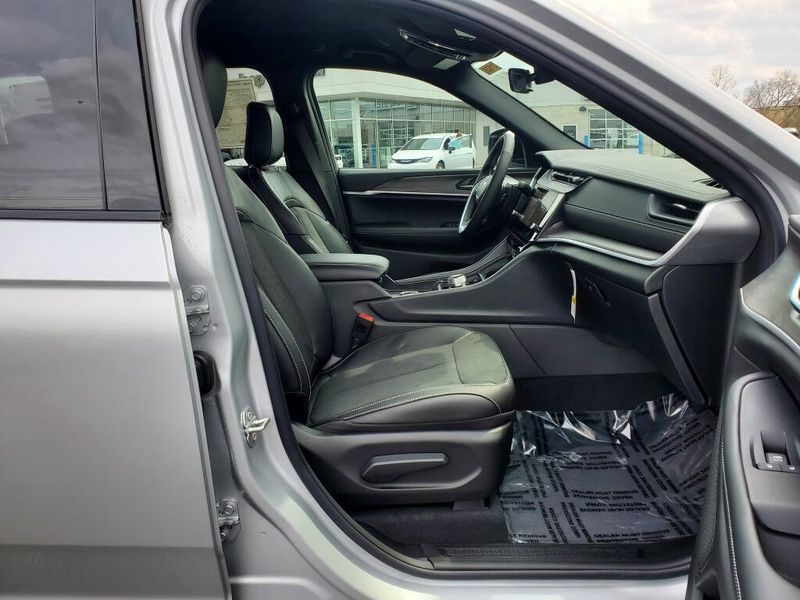 New 2026 Jeep Grand Cherokee Laredo Altitude 4x4