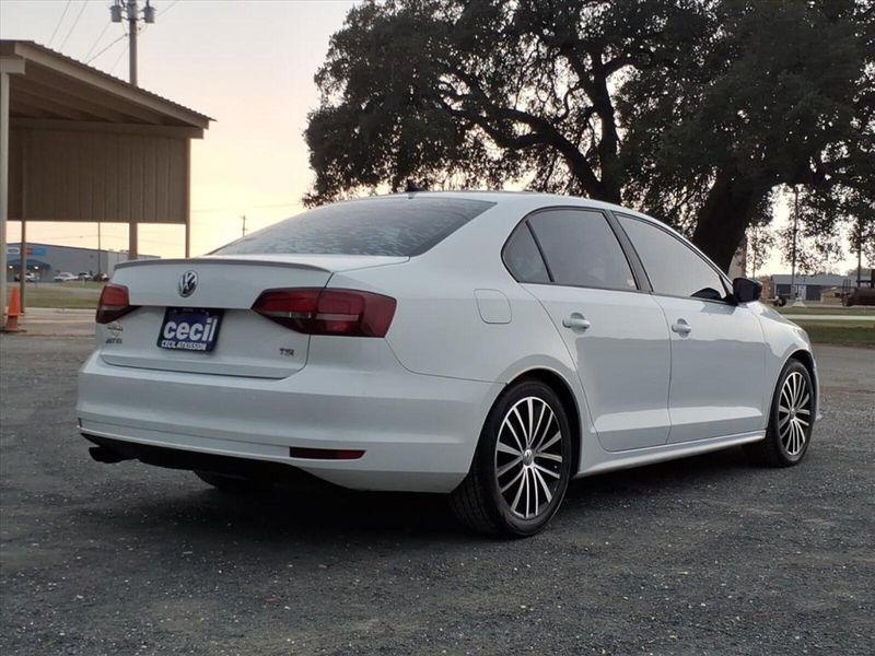 2016 Volkswagen Jetta 1.8T Sport photo 4