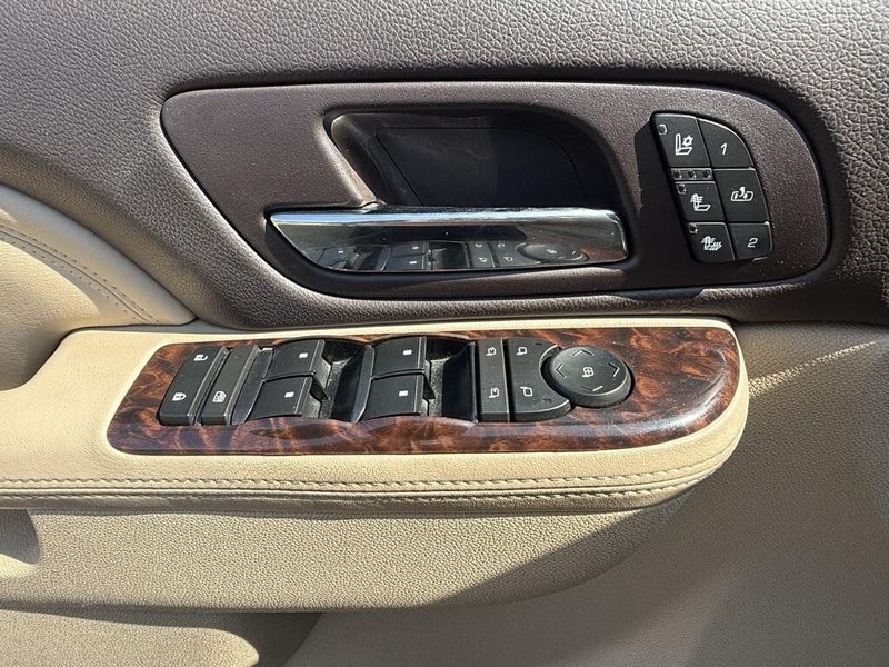 2013 Gmc Yukon XL 1500 Denali photo 12