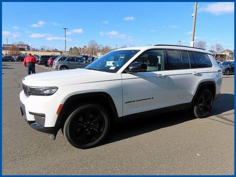 2021 Jeep Grand Cherokee L LaredoImage 1