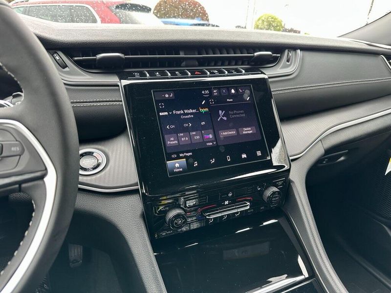 2025 Jeep Grand Cherokee Laredo X photo 3