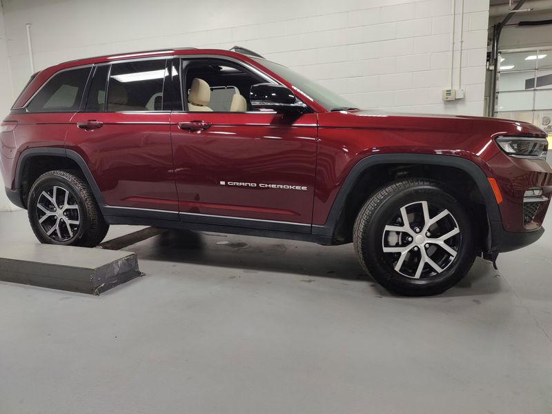 2024 Jeep Grand Cherokee Limited 4x4 w/Sunroof/Lux techImage 3