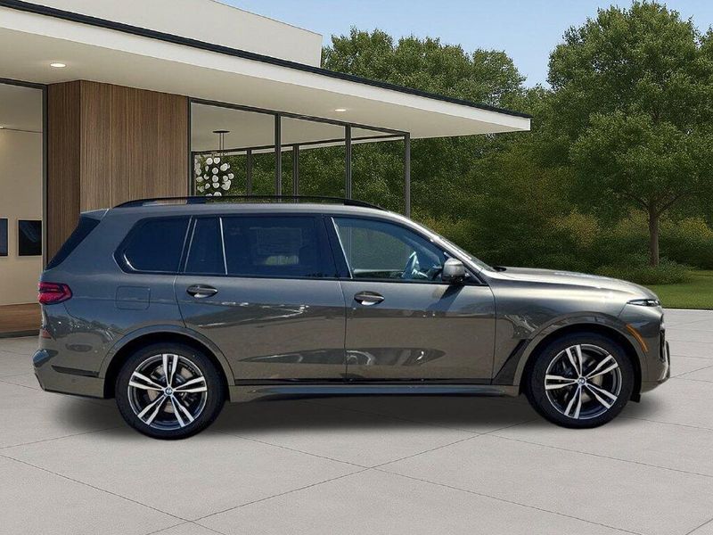 New 2027 BMW X7 xDrive40iImage 7
