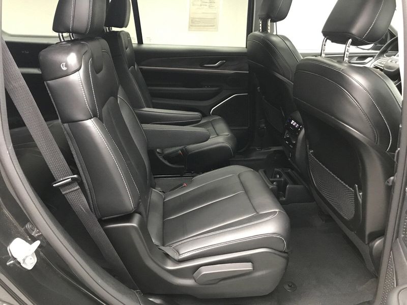 Used 2022 Jeep Grand Cherokee L LimitedImage 15