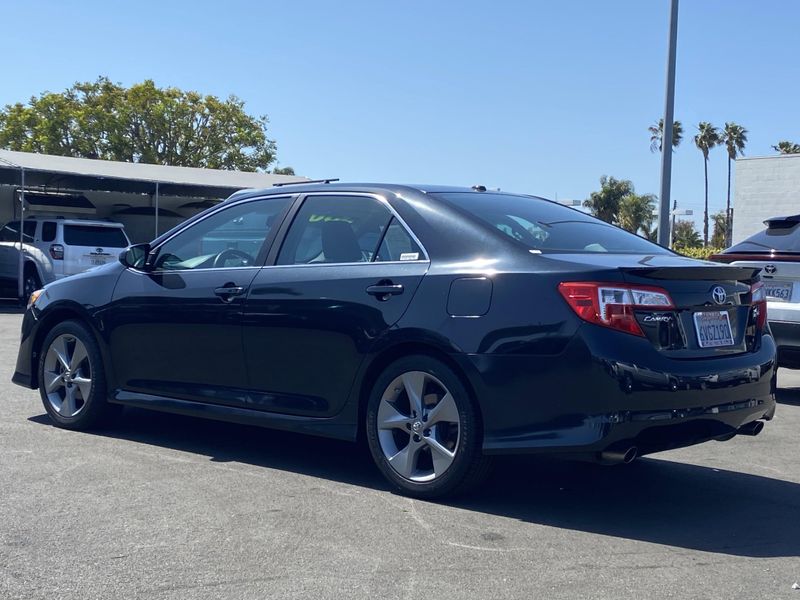 2012 Toyota Camry SEImage 6
