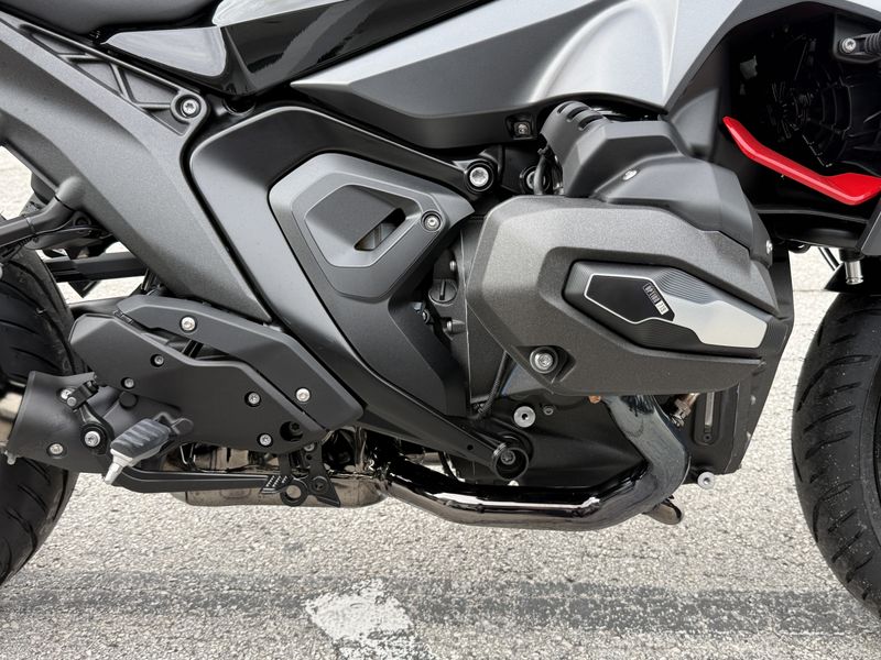 2026 BMW R 1300 R