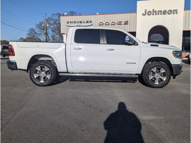 2021 RAM 1500 Laramie in a Bright White Clear Coat exterior color and Light Frost Beige/Mountain Browninterior. Johnson Dodge 601-693-6343 pixelmotiondemo.com 