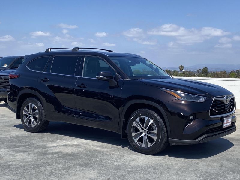 2021 Toyota Highlander XLEImage 2
