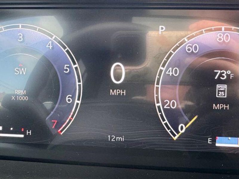 New 2025 Jeep Grand Cherokee Overland 4x4Image 18