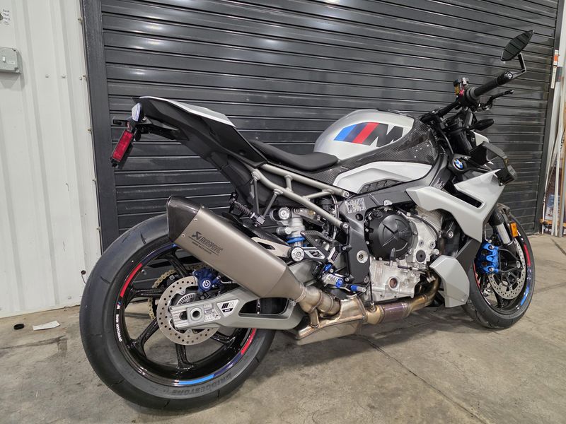2025 BMW M 1000 R