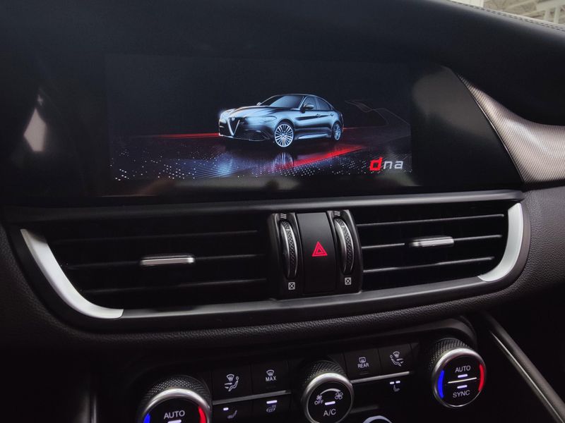 Used 2022 Alfa Romeo Giulia Veloce Premium AWD w/Sunroof/navImage 24