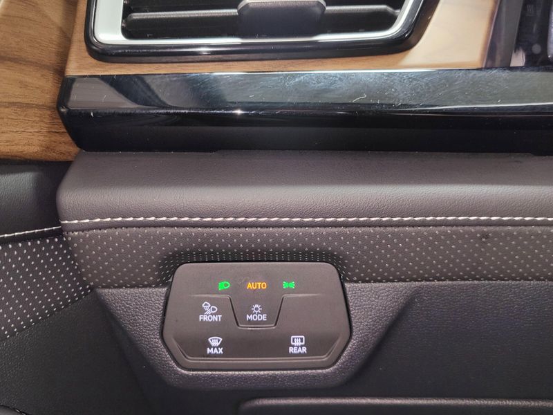 Used 2025 Volkswagen Atlas SE 4-Motion AWDImage 24