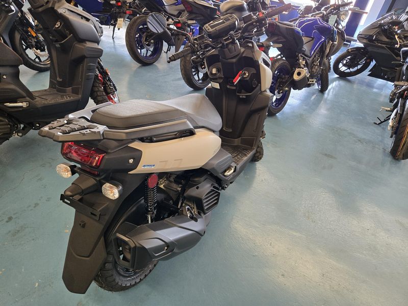 2025 Yamaha ZUMA 125 SAND GRAY Image 6