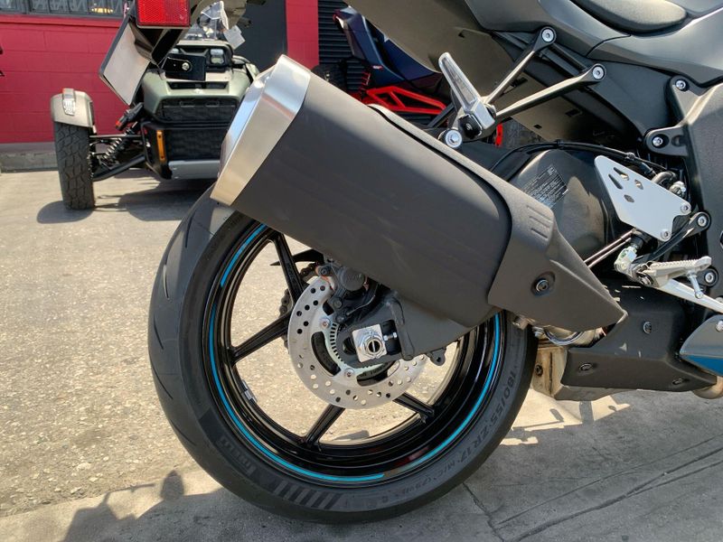 2025 Kawasaki NINJA ZX-6R ABS Image 15