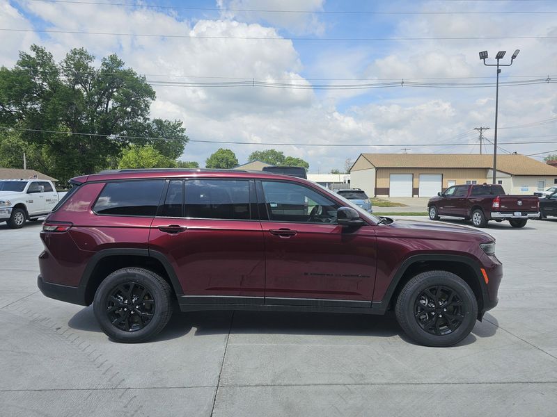 2025 Jeep Grand Cherokee L Altitude XImage 5
