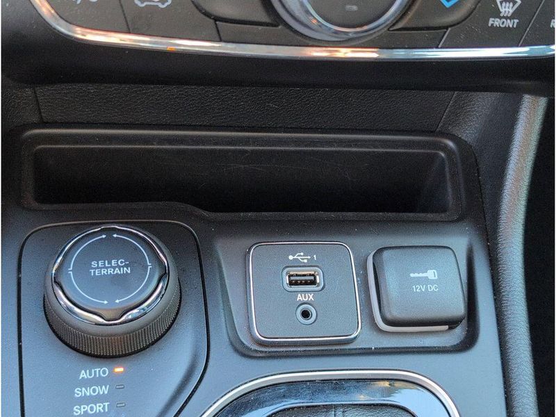 Used 2023 Jeep Cherokee Altitude LuxImage 17