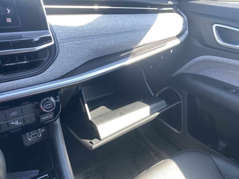 2025 Jeep Compass Latitude photo 14