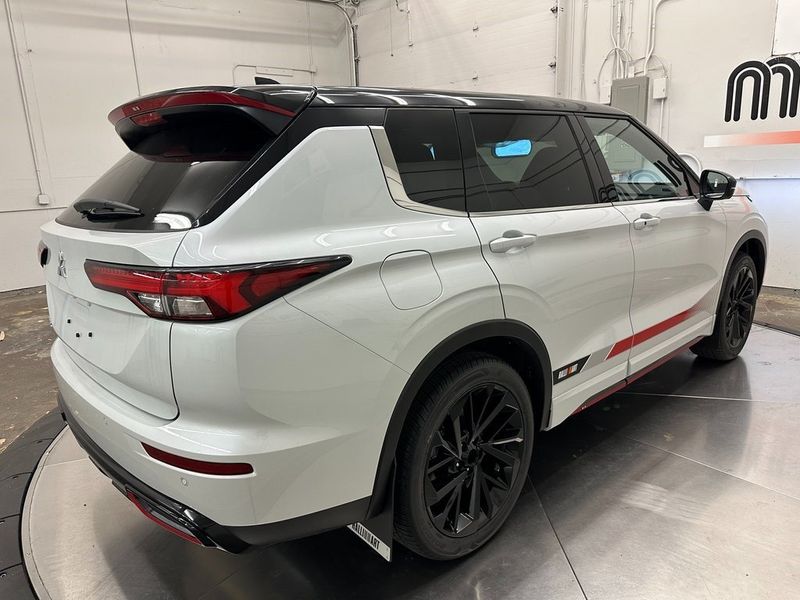 2024 Mitsubishi Outlander SE RalliartImage 10