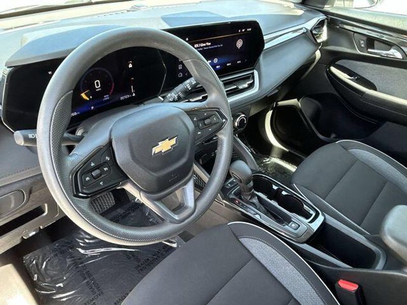 Used 2025 Chevrolet Trailblazer LSImage 17