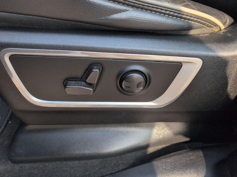 2022 RAM 1500 LaramieImage 12