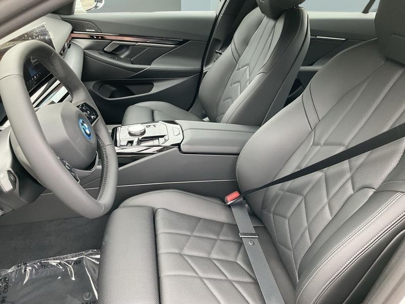 2025 BMW i5 eDrive40Image 19