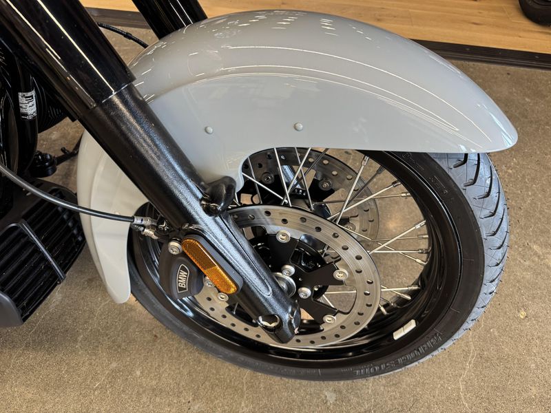 2025 BMW R 18 Classic - BLACKED OUT PKG - BROOKLYN GRAY METALLIC 