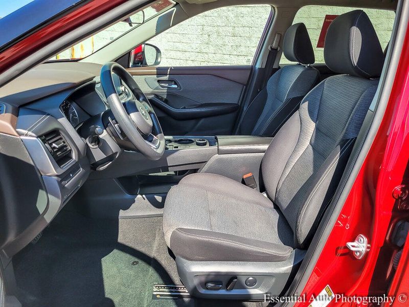 2021 Nissan Rogue SV photo 8