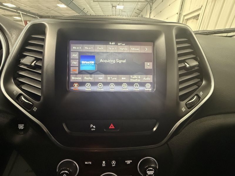 Used 2020 Jeep Cherokee AltitudeImage 29