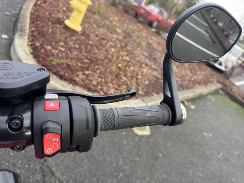 2025 Triumph Rocket 3 Storm R - CARNIVAL RED - SAPPHIRE BLACK