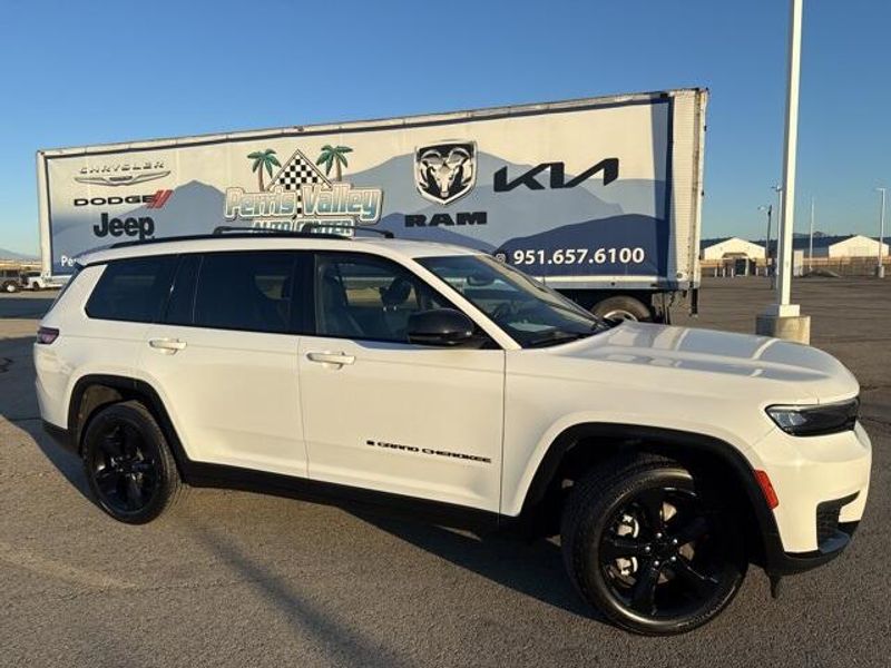 Used 2021 Jeep Grand Cherokee L AltitudeImage 2
