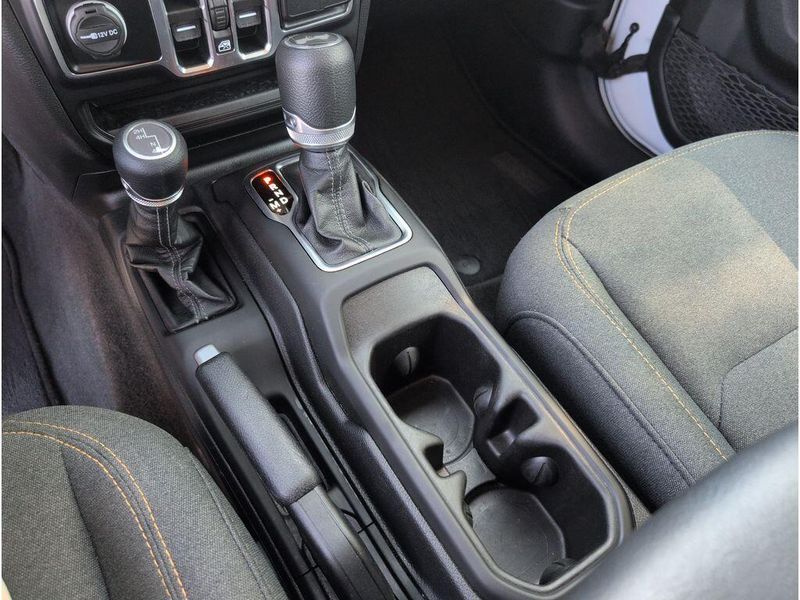 Used 2025 Jeep Wrangler SaharaImage 20